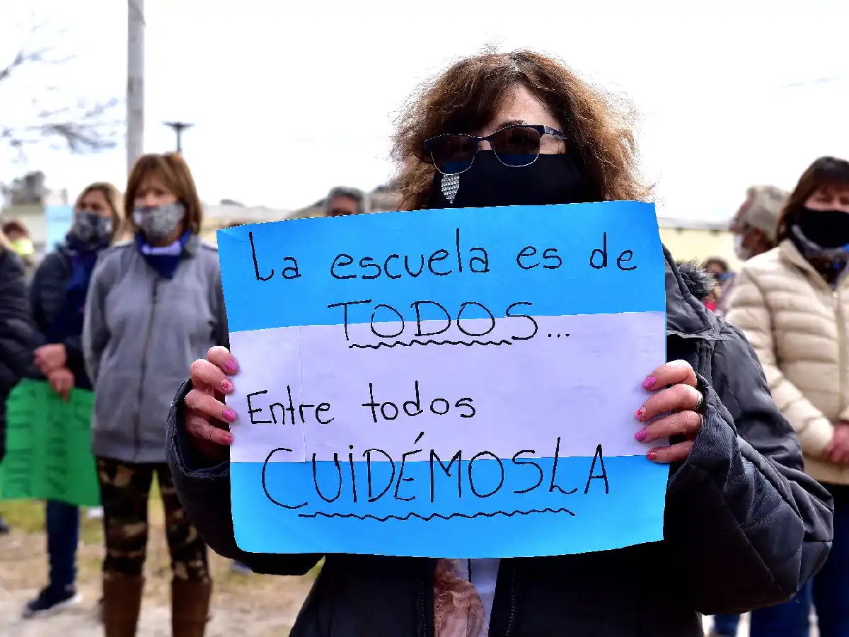 Un abrazo que emociona y obliga