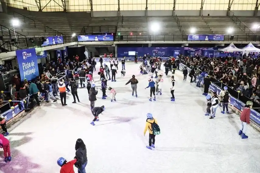Parque Pilar de Invierno: La pista de patinaje sobre hielo y el bosque nevado son las principales atracciones