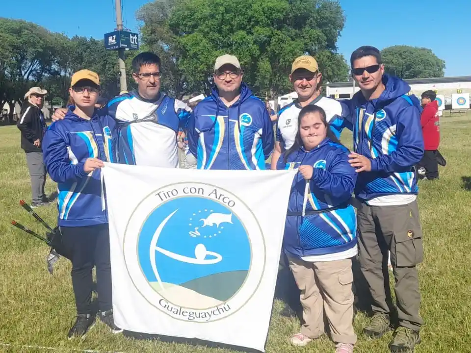 Representantes locales compitieron en la final regional de tiro con arco