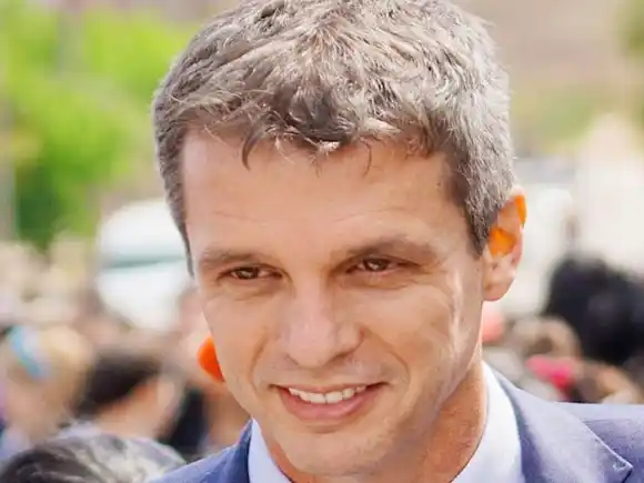 Enrique Cresto sumó su preocupación por la salida del país de la OMS con un proyecto de resolución