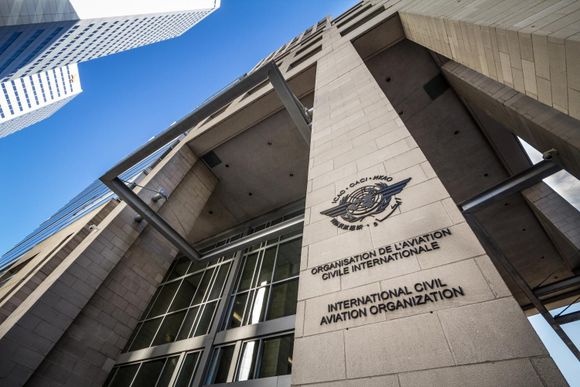 Doble golpe en la OACI: miembros frenan proyecto de extender edad de retiro y aíslan a Rusia