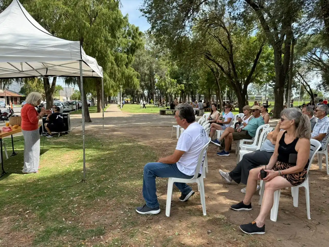 Cristina Aisemberg estuvo a cargo del taller para huerteros.