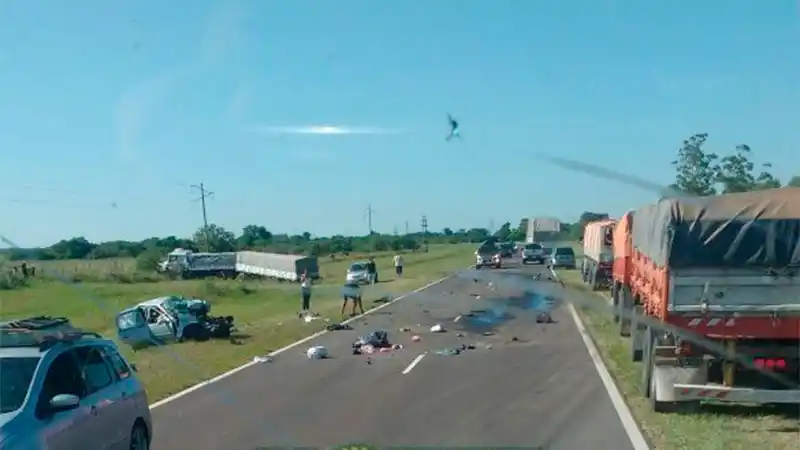 Tres muertos en un choque frontal en la Ruta Nacional 12