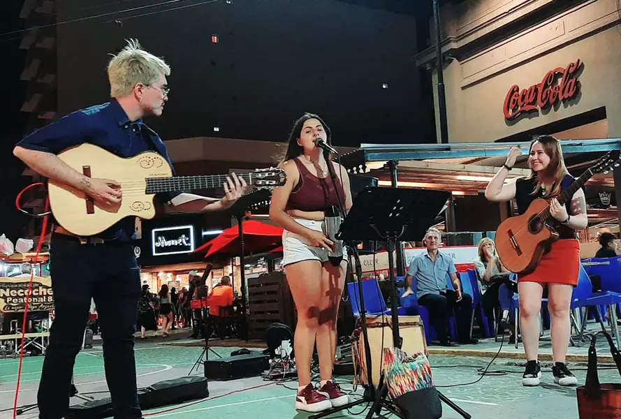 Los turistas eligen los shows callejeros y los artistas hacen un balance positivo del verano