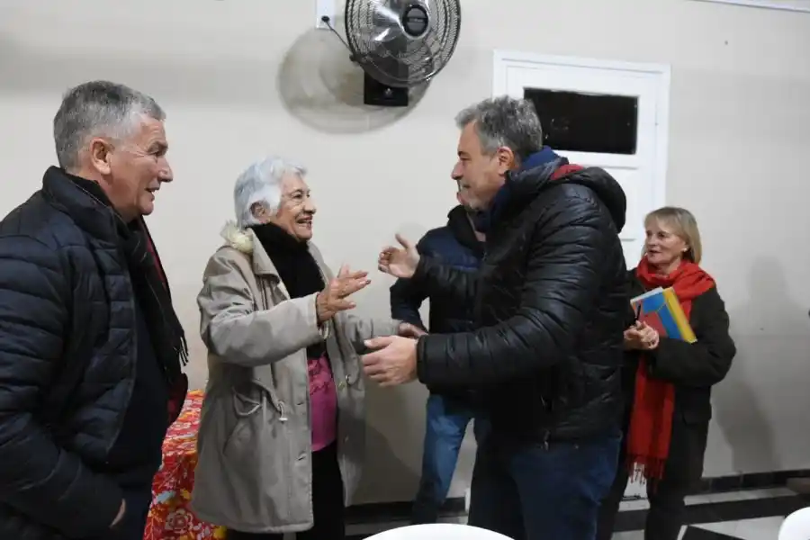 Castellano se reunió con la comisión vecinal del barrio 30 de Octubre