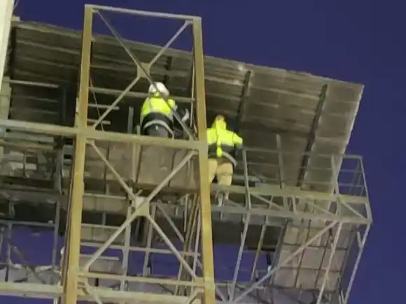 Un operario del Puerto de Rosario se atrincheró y amenazó con arrojarse al vacío luego de ser despido