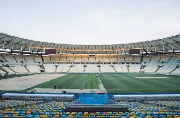 Cambian el 60 % del césped del Maracaná a dos semanas de la final de la Copa América