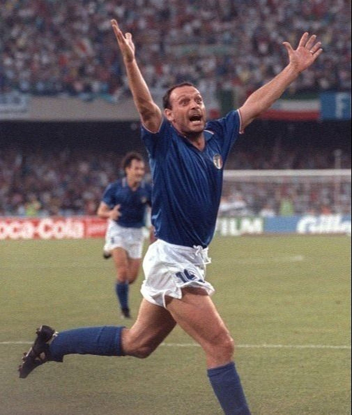 Quién era Totó Schillaci, el goleador inesperado de Italia 90 que fue político y actor