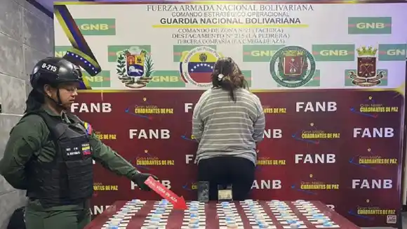 DETIENEN A NARCOMULA en la frontera: se había tragado casi un kilo de dediles con droga