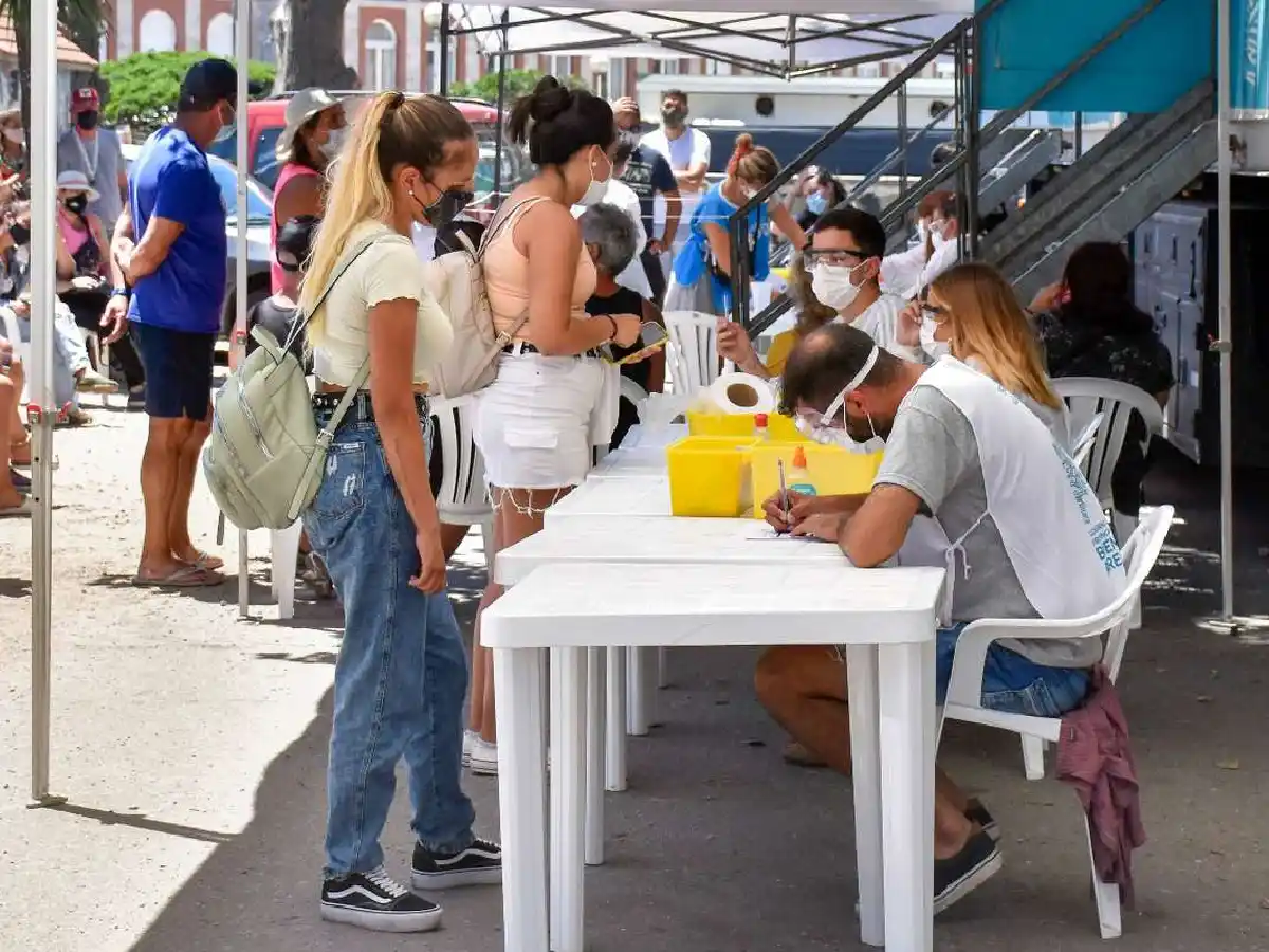 Reportaron 73.319 nuevos casos y 27 muertes en las últimas 24 horas