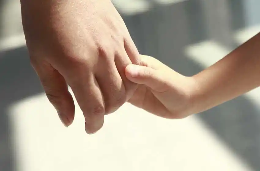 Por la "escasez absoluta" de familias, amplían el rango etario para adoptar en Mar del Plata