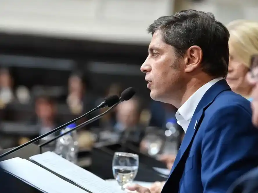Kicillof habla ante el pleno de diputados y senadores.