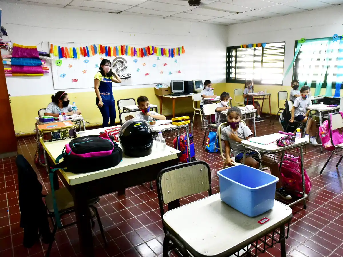 Córdoba: podrán ampliar la jornada las escuelas que ya tienen presencialidad plena