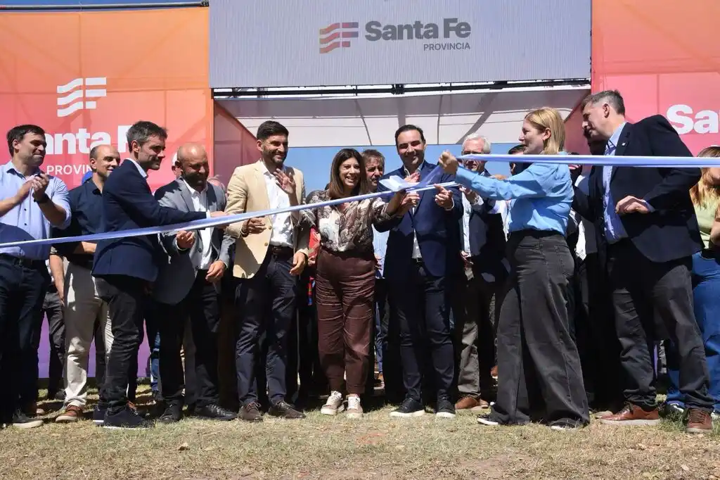 Maximiliano Pullaro y Gisela Scaglia inauguraron el stand de Santa Fe en Expoagro