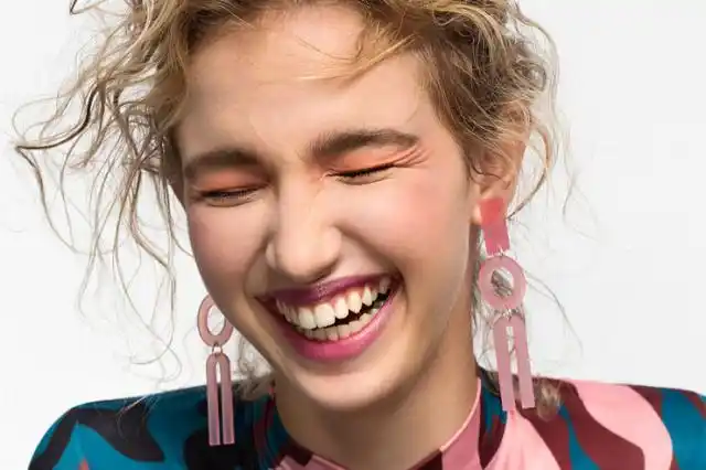 Basta de modelos serias: la alegría es la nueva belleza