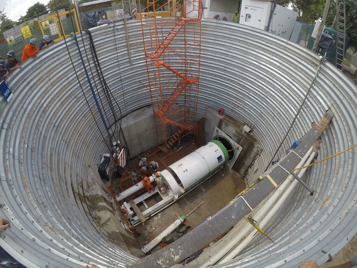 Continúa obra de expansión de cloacas de AySA con bajada de tunelera en Esteban Echeverría