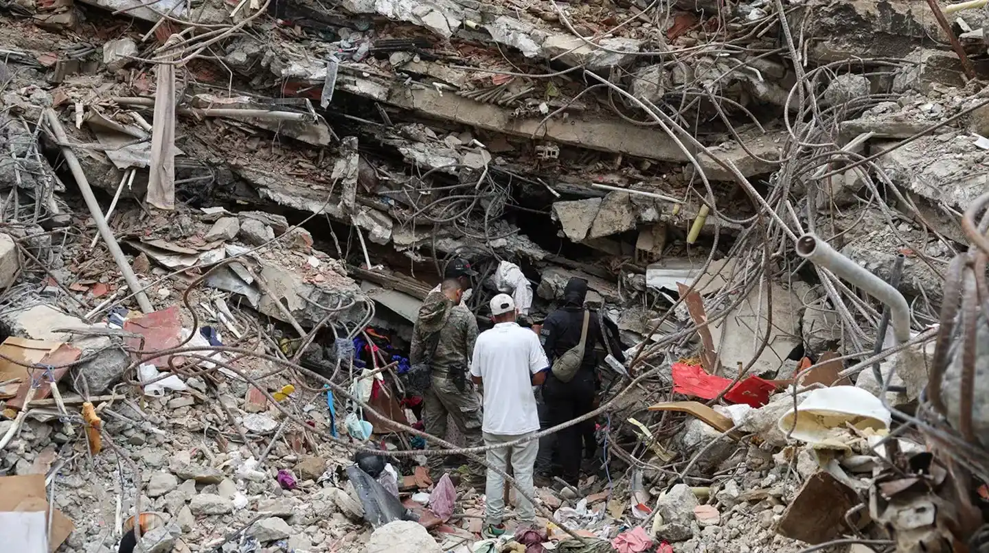 Las autoridades confirmaron 2645 personas fallecidas, 12.666 heridos y un total de 890 réplicas sísmicas.