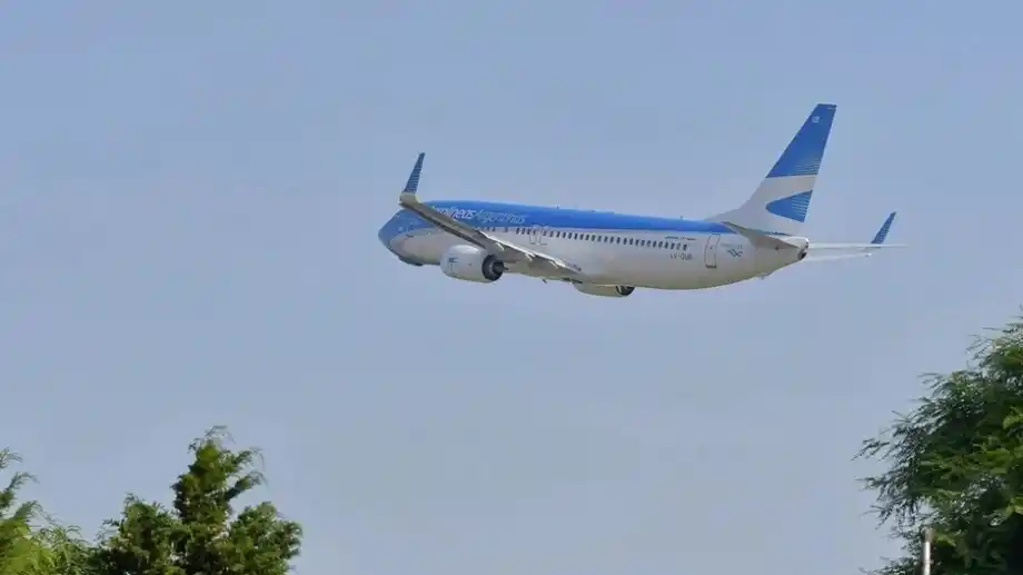 Tres pilotos de Aerolíneas aseguran haberse topado con un ovni camino a Bariloche