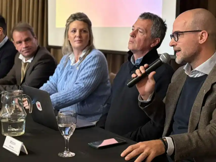 El encuentro se desarrolló en la sede de la Cámara Argentina de la Construcción en la ciudad de Santa Fe.