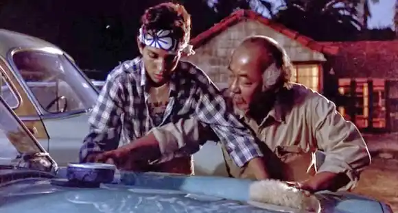 “Encerar, pulir”, la frase que instaló a “Karate kid” en el imaginario popular