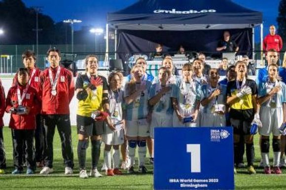 Las Murciélagas llegan al país como las primeras campeonas de la historia