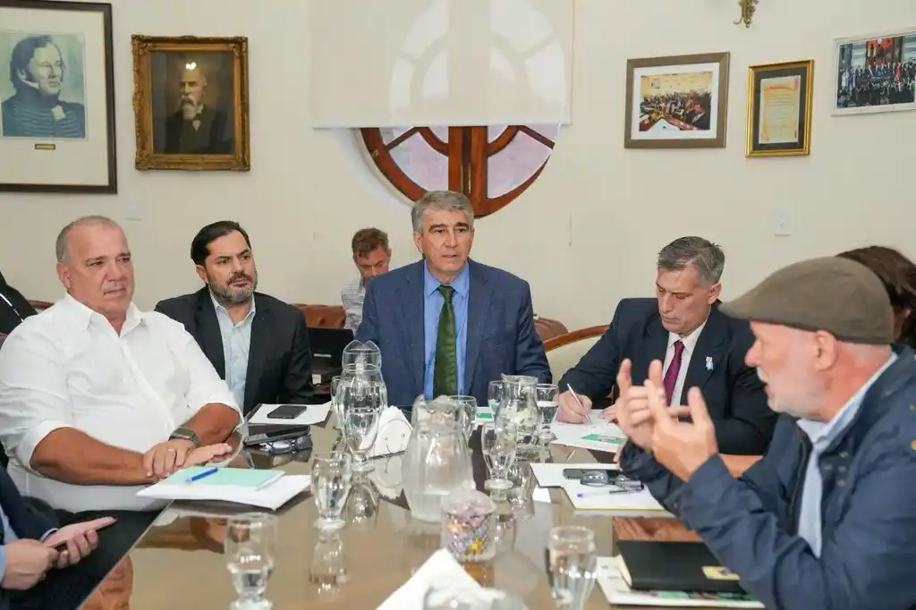 Báscolo, Bastía y Olivera encabezaron la reunión paritaria