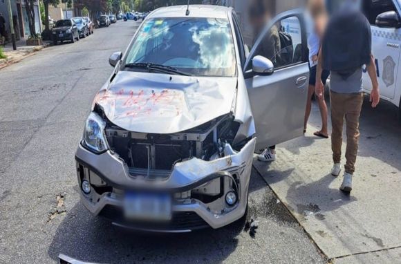 Se descompensó mientras manejaba y chocó: lo trasladaron al HIGA