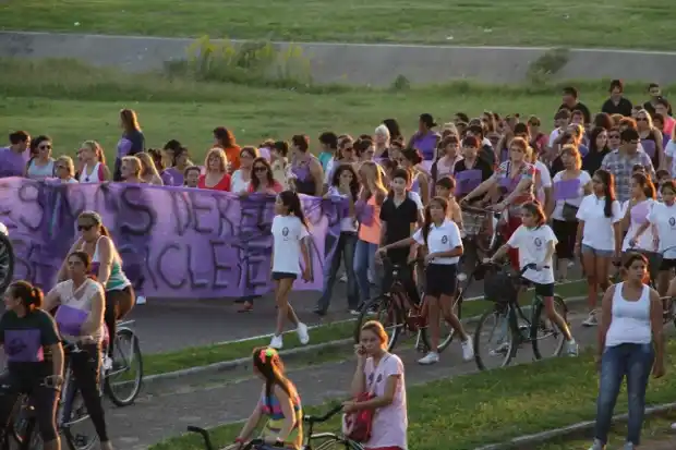 Mujeres de la ciudad se movilizaron para que no “bicicleteen sus derechos”