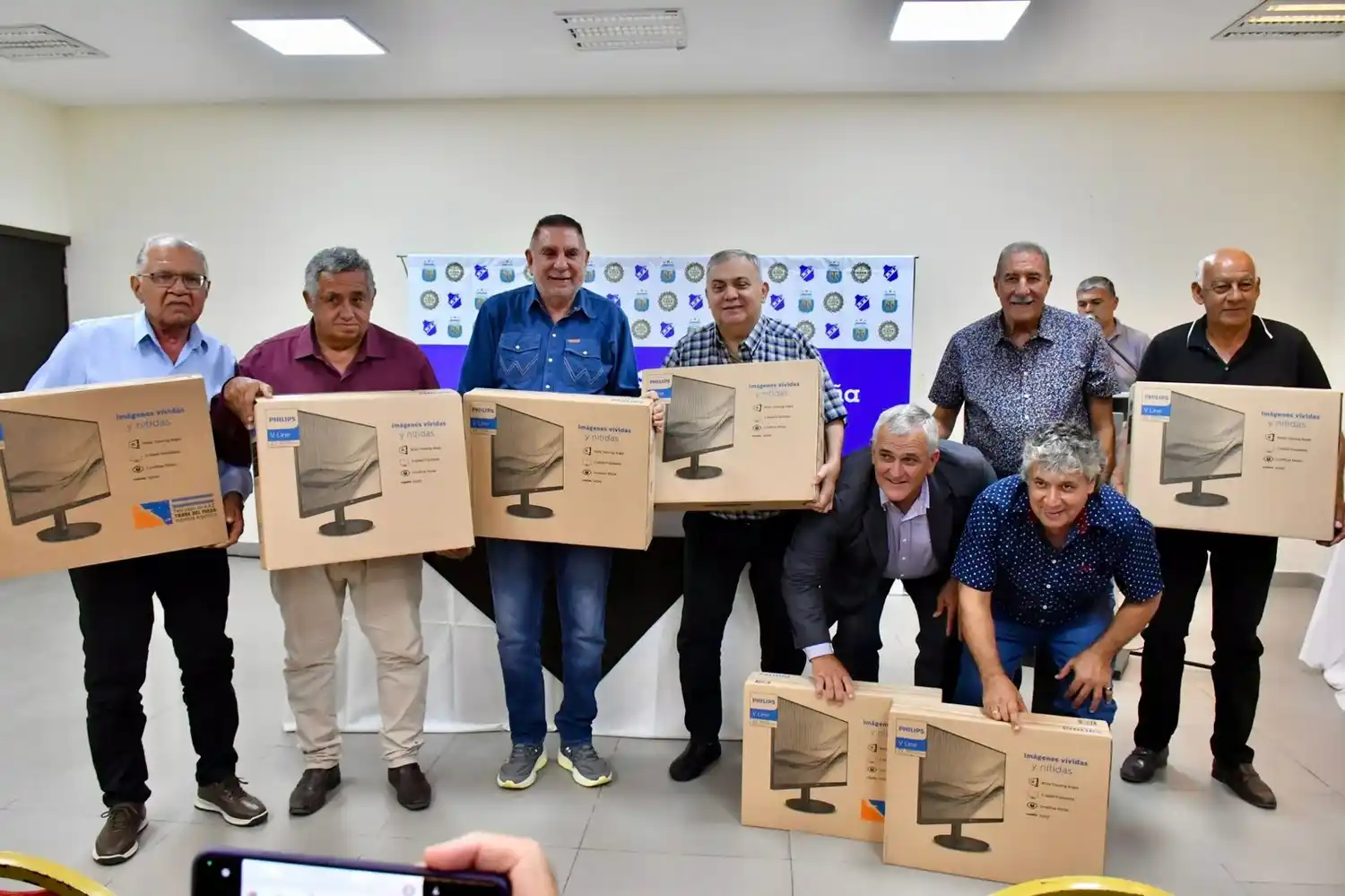 Jofré recibió al Consejo Federal de AFA, que hizo entrega de computadoras