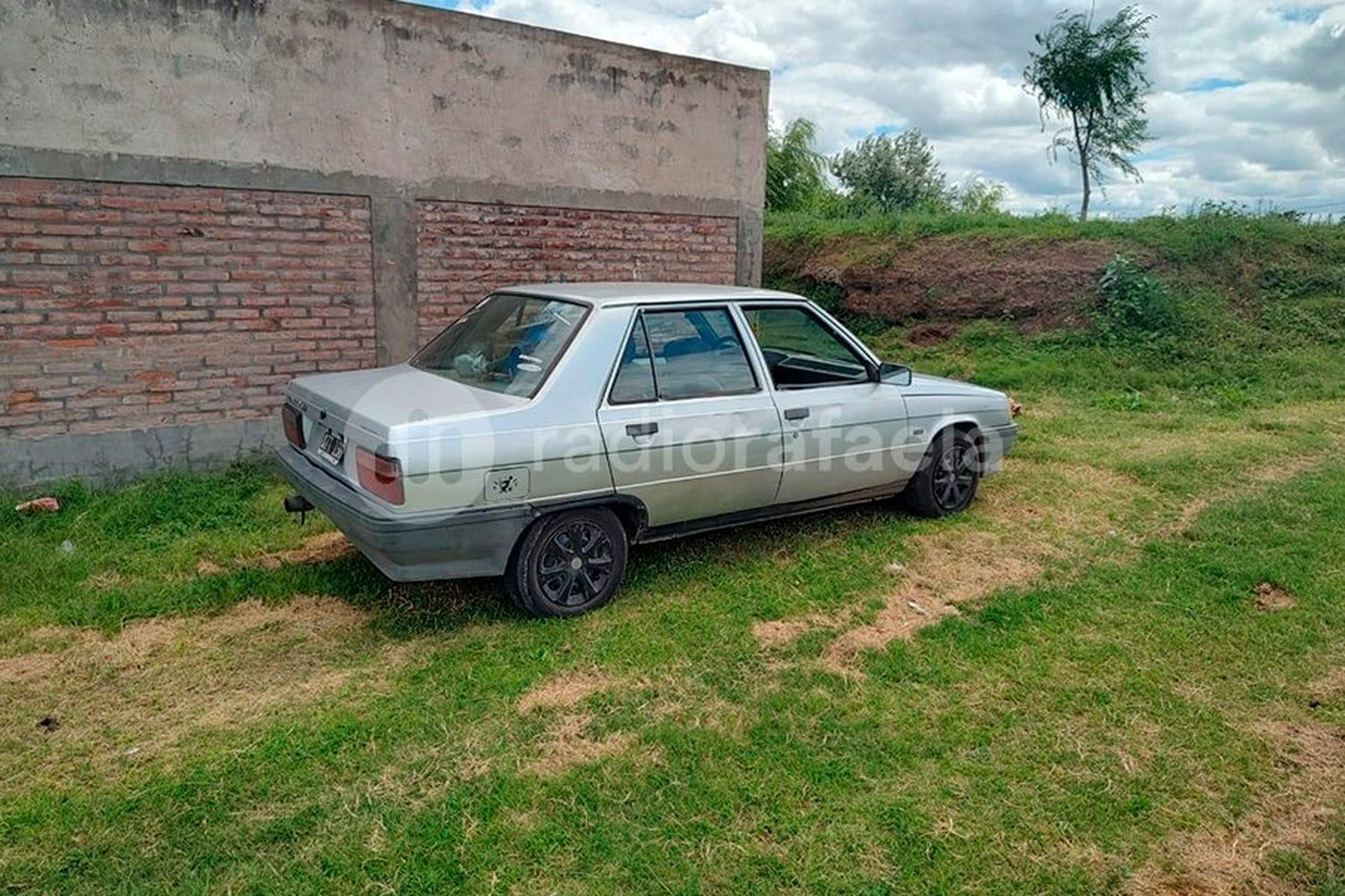 No tenían ganas de caminar y se robaron un auto en barrio Los Nogales