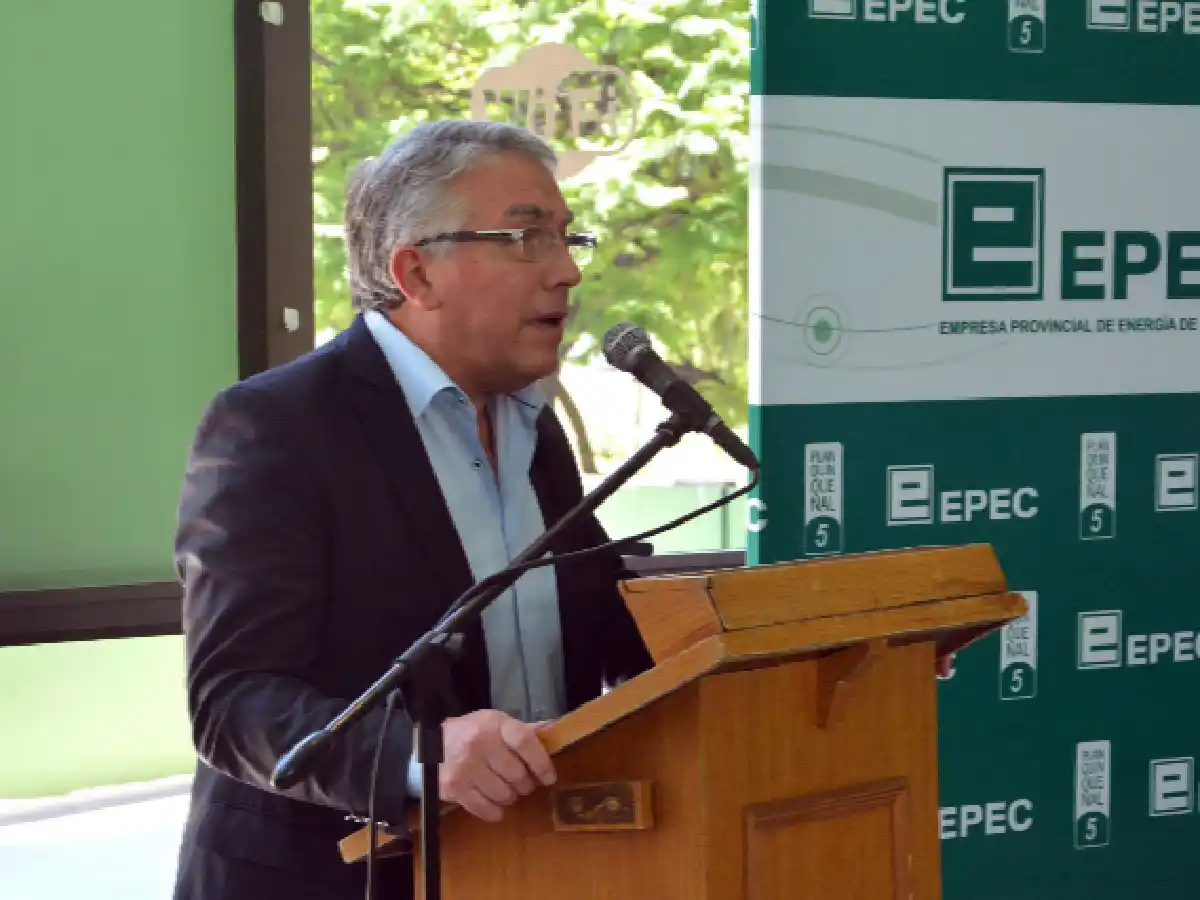 Atacaron el auto donde iba el presidente de Epec