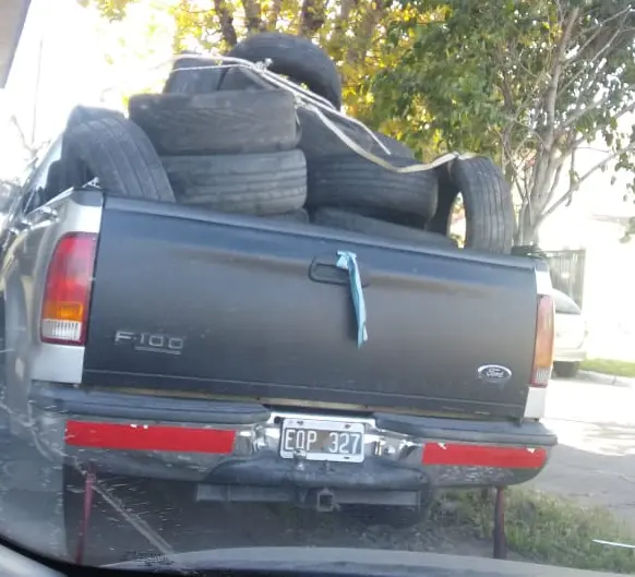La Matanza: Un detenido con una camioneta llena de cubiertas para quemar por el paro y un arma