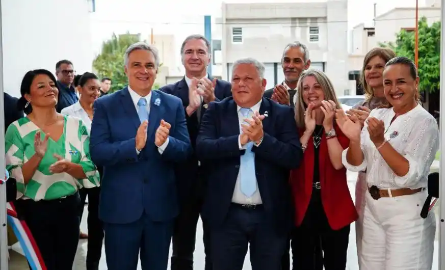 Llaryora encabezó el acto inaugural de la escuela Proa “Fulvio Rafael Pagani”.