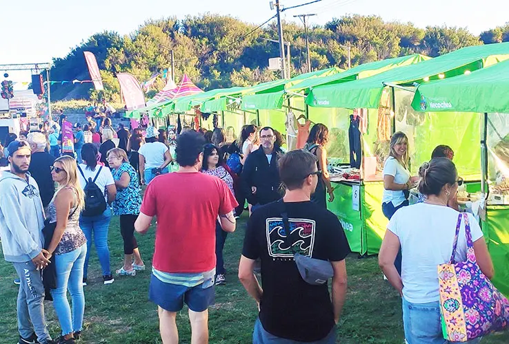 Ritmo y color en festejo de Carnaval