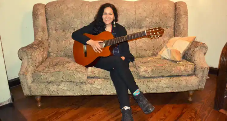 Desde Chile, la cantautora Evelyn Cornejo en San Pedro