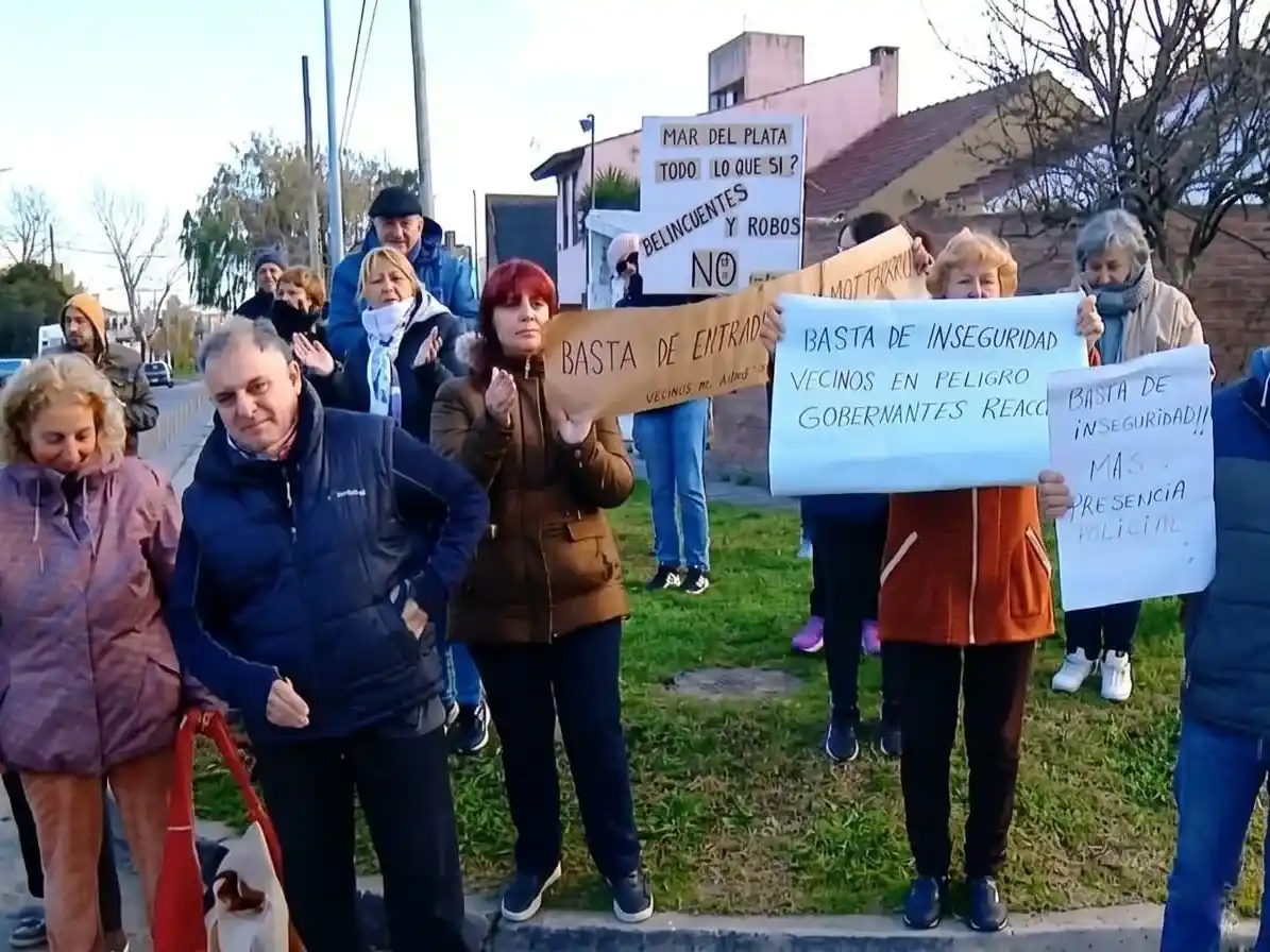 Los vecinos de los barrios Los Pinares y Parque Luro se reunieron para reclamar más seguridad.