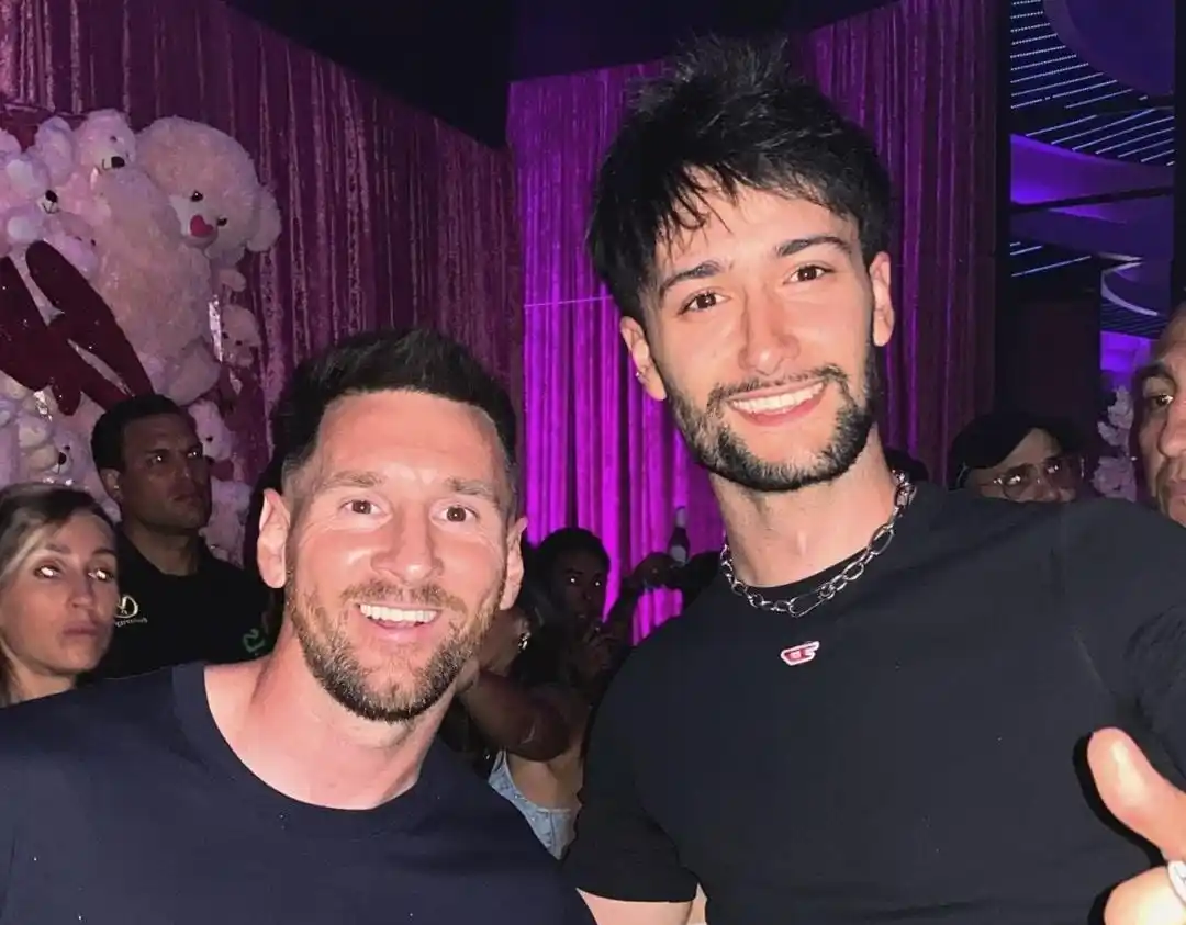 Lionel Messi junto al necochense Natanael Real