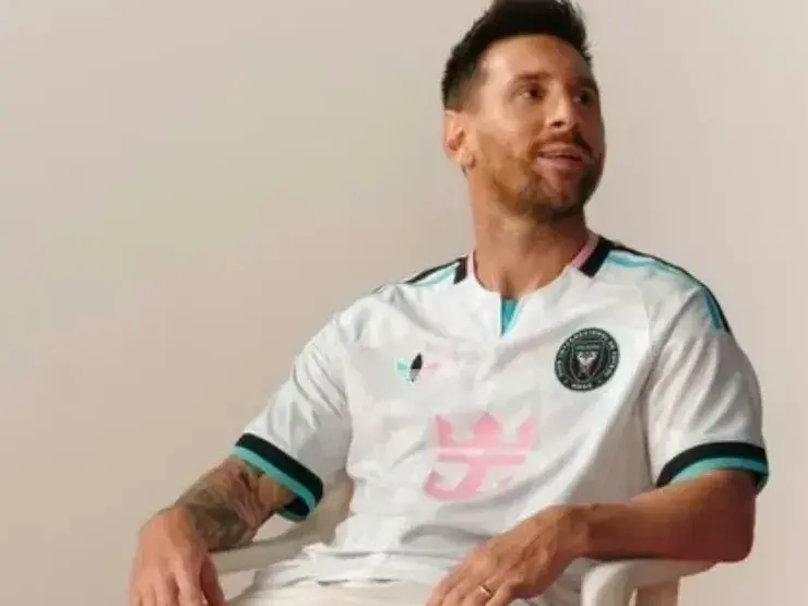 Messi luciendo la "Cenit", nueva casaca del Inter Miami. Foto: redes