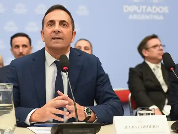 El Gobierno anunció la reforma laboral con salario dinámico y convenios por empresa