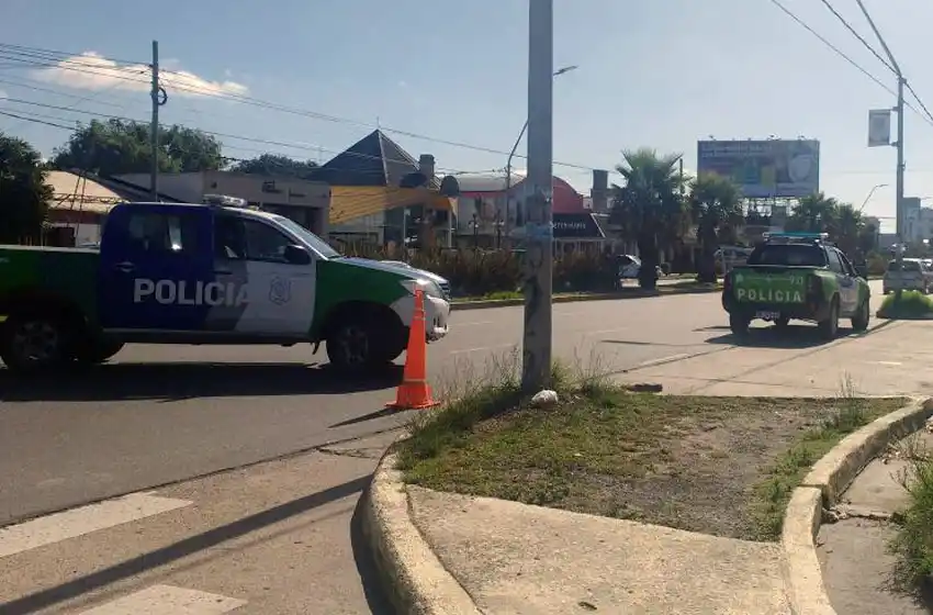 Un auto y una moto chocaron en la Avenida Constitución