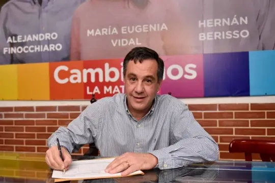 Finocchiaro criticó la «condescendencia» de los gremios docentes con Kicillof