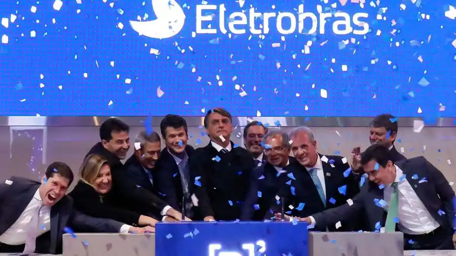 Bolsonaro encabezó en la apertura de la Bolsa donde cotizará Eletrobras.