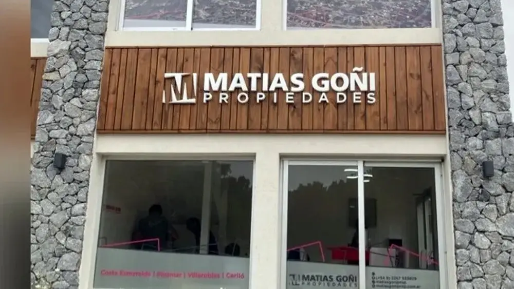 Hallan muerto a un agente inmobiliario en el paseo comercial de Costa Esmeralda