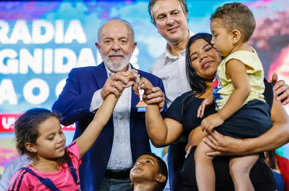 Luiz Inácio Lula da Silva le recomendó a una mujer de 25 años y con tres niños que "pare de tener hijos" y se dedique a estudiar para "aprender una buena profesión".