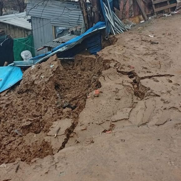 Temporal: preocupación por riesgo de derrumbe de una vivienda de Bajo Cementerio