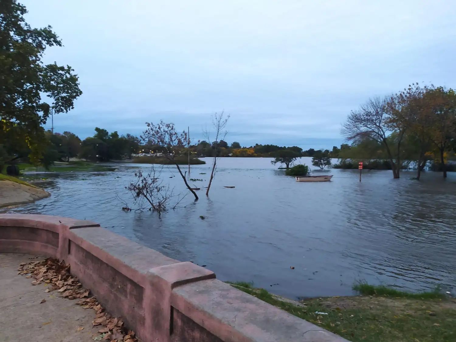 Crece el río Uruguay y hay evacuados en Concordia: cómo está el Gualeguaychú