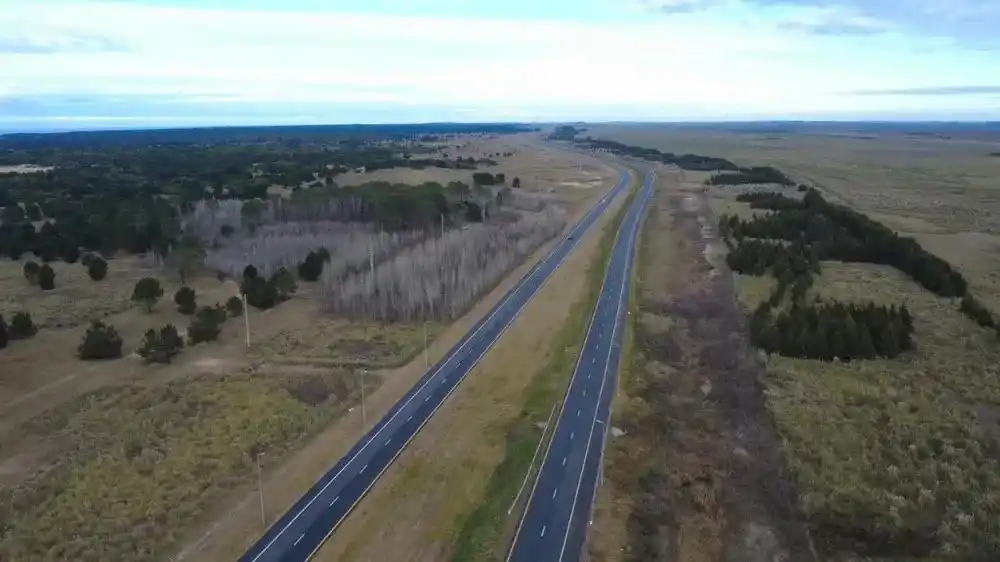 El sector entre Villa Gesell y el empalme con el Canal 5 registra un avance del 85%.