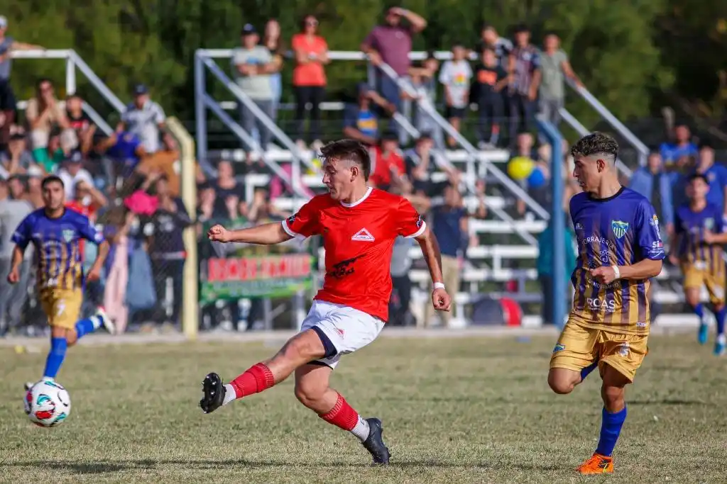 Fútbol de Segunda División: ganaron Alumni y San Martín