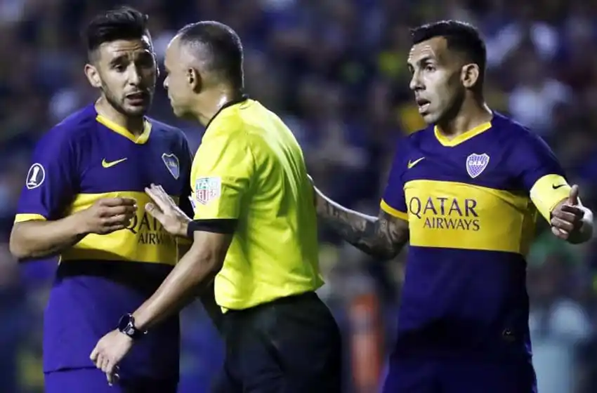 Las conversaciones del VAR en el Superclásico