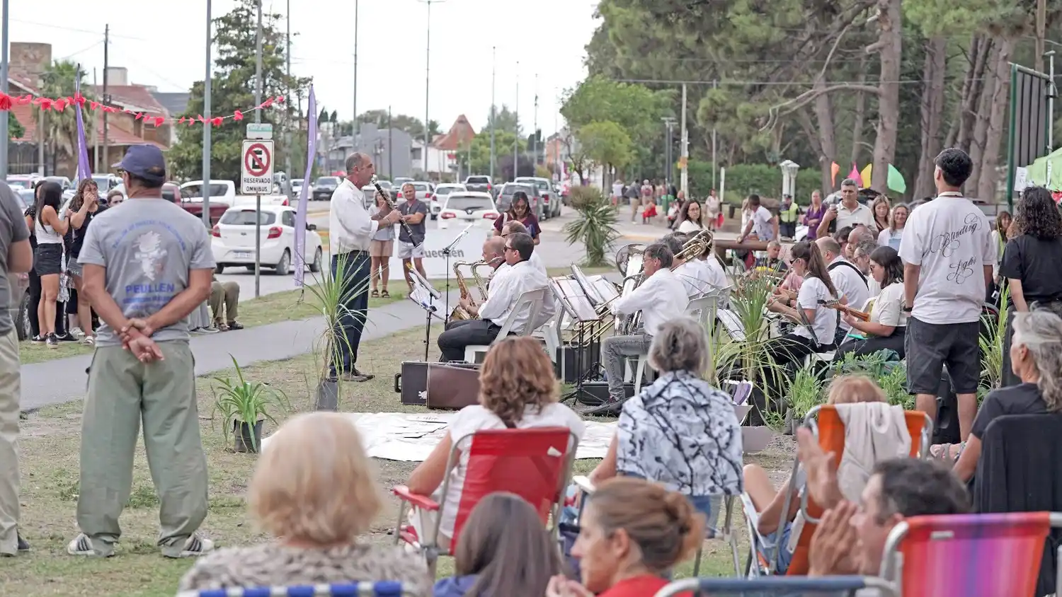 Reposera y mates. Las personas que llegaron a disfrutar de este evento no se olvidaron de estos dos elementos.